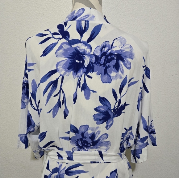 Yumi Kim White & Blue Floral Robe - Picture 6 of 12